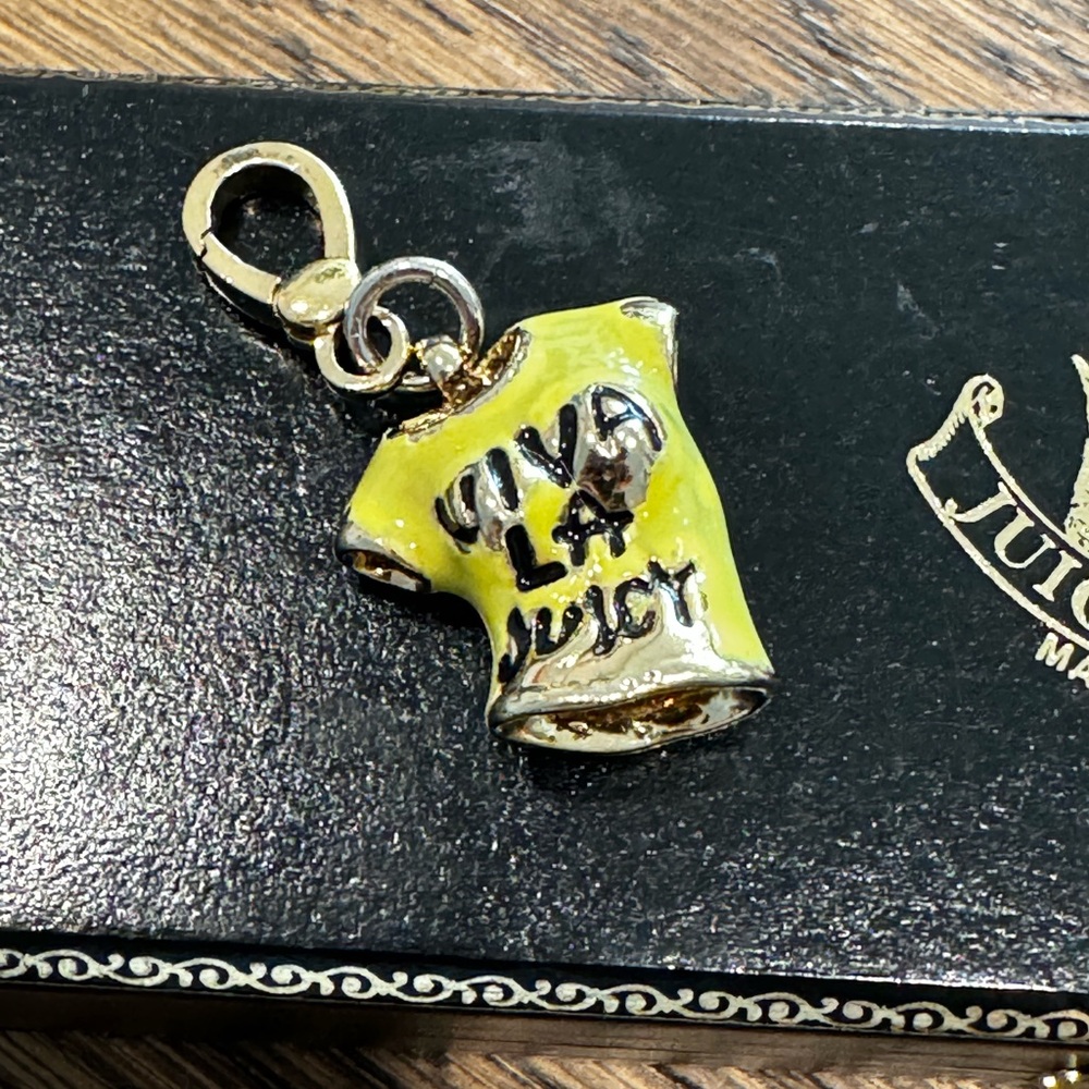 SALE☀️ Vintage Viva La Juicy tshirt charm - Picture 2 of 6